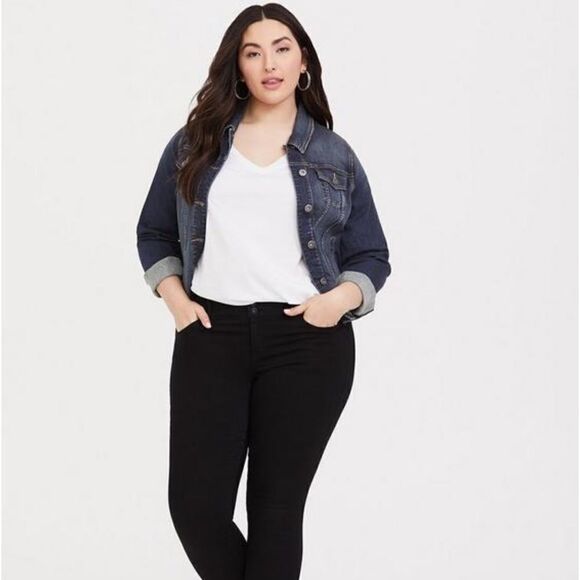 Torrid Womens size 1 Denim‎ Trucker Jacket Medium Wash Stretch Pockets - Picture 6 of 16